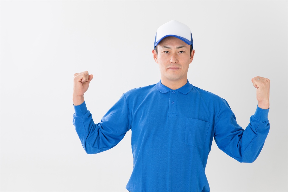 物流倉庫とトラック